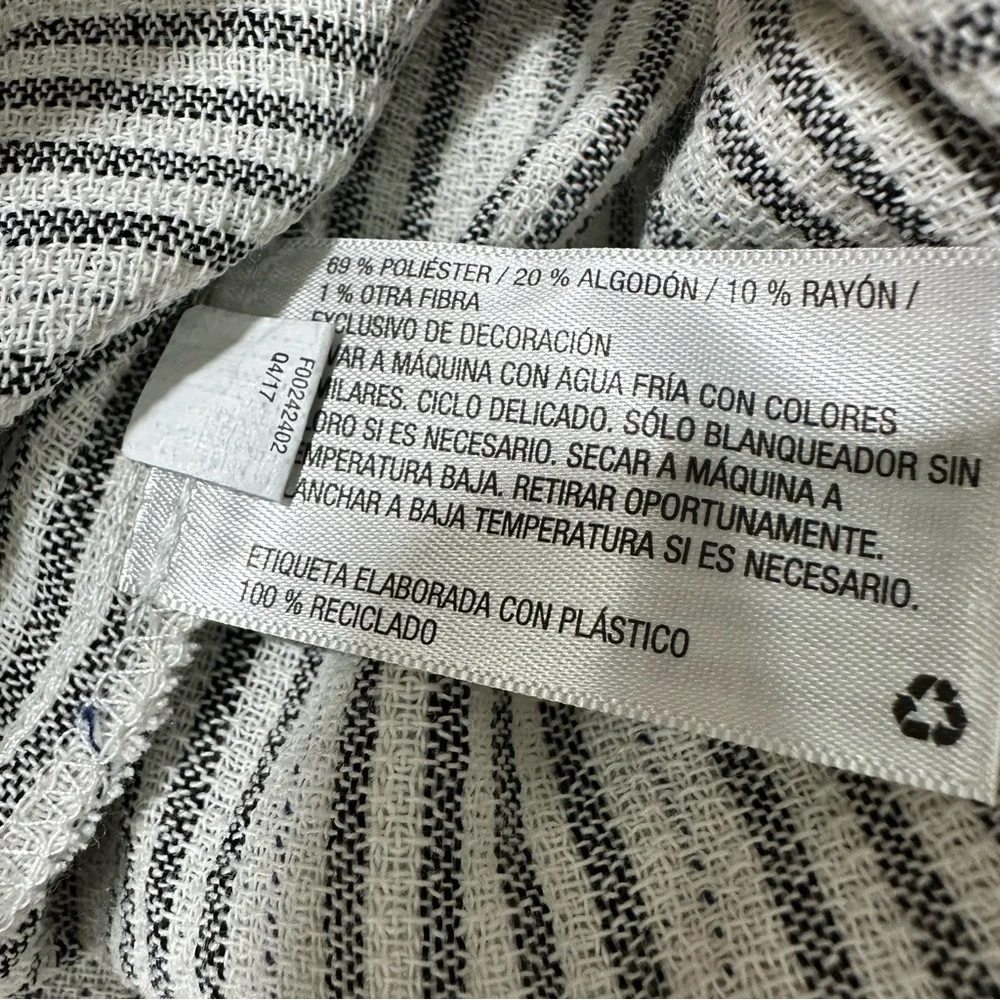 Universal Thread - Picture 3 of 4